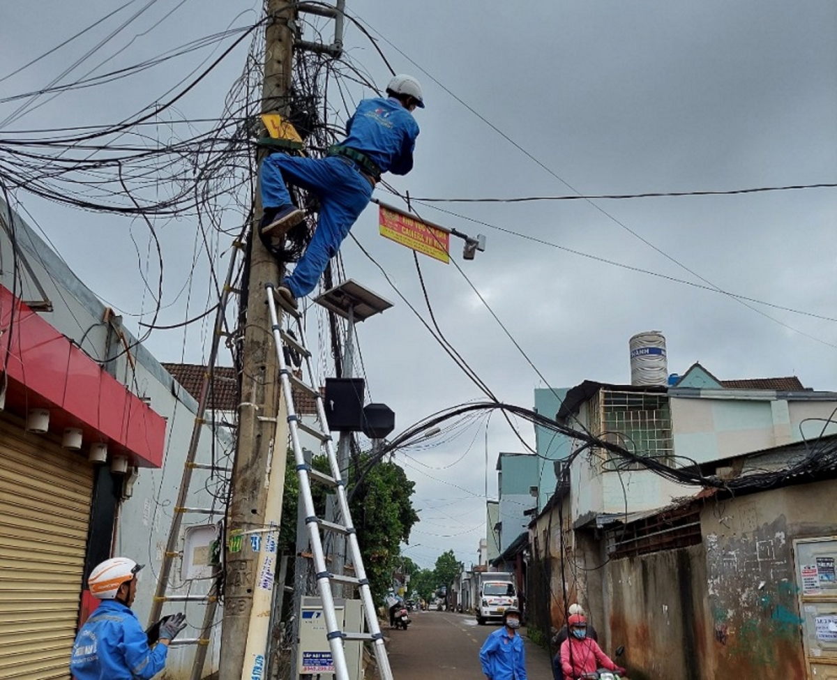 Mâu tíu pêi cheăng ‘mêi rơnêu  pro ‘’ Tíu ki tơ’nhiê’’ cáp treo a trăng on tơhrik a tíu tơdjêp troăng Lê Duẩn ƀă Lê Thị Riêng (Pơlê kong kơdrâm Ƀuôn Ma Thuột)