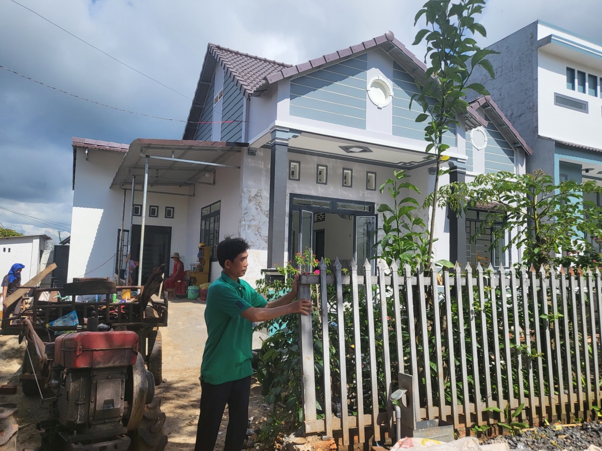 
Bàp Tháp kềng hìu pa lơh- là cồng nha bơh broă lam lài tàm tam gơl rơndăp tăp sèng chi tam