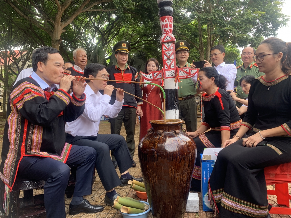 Pôa Trần Lưu Quang, Ngế pro xiâm phŏ hnê ngăn tơnêi têa trâm mâ tơpui tơno rơtế kuăn pơlê mâu hdroâng kuăn ngo bêng An Lạc