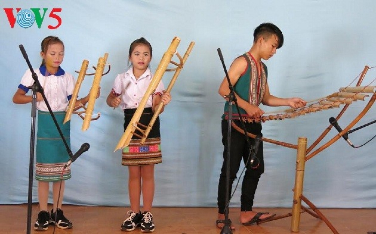 Vâi muăn hdroâng Rơteăng tŏn mơđah không, klong phêa