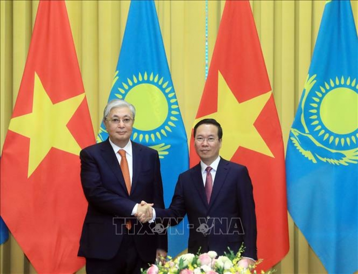 Khua mir sir ơi Võ Văn Thưởng hăng Khua mir sir dêh čar Kazakhstan