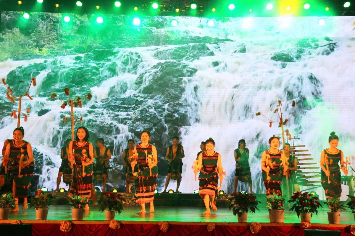 Dròng cing nhơl đờng gòong jơi bơtiàn dê tàm Dăk Nông