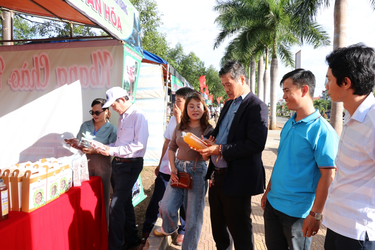 Cau năc tus mờ Ngai chờ lòt nhơl Kbang