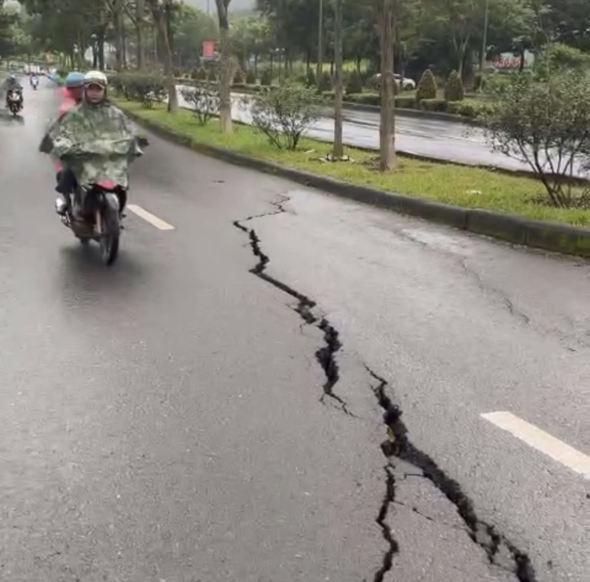 Tơlơi lŏn tơhlom, čơđang lŏn ƀơi Dak Nông ngă tơnap, lu ring bruă mă yua prăm rai