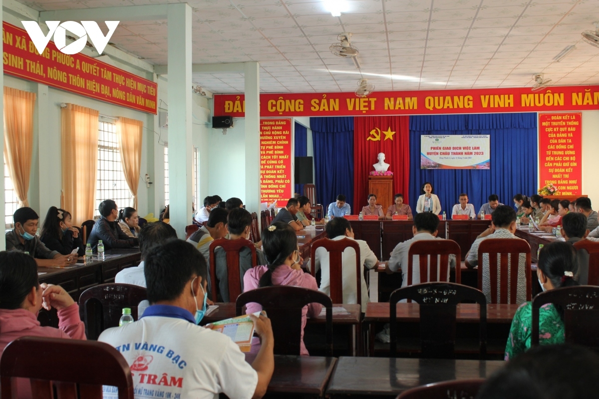 Urak ini daok hu labaih 300 urang ngak tame ngak dom bruk, daok cang raok nao tabiak ngak bruk di negar langiu