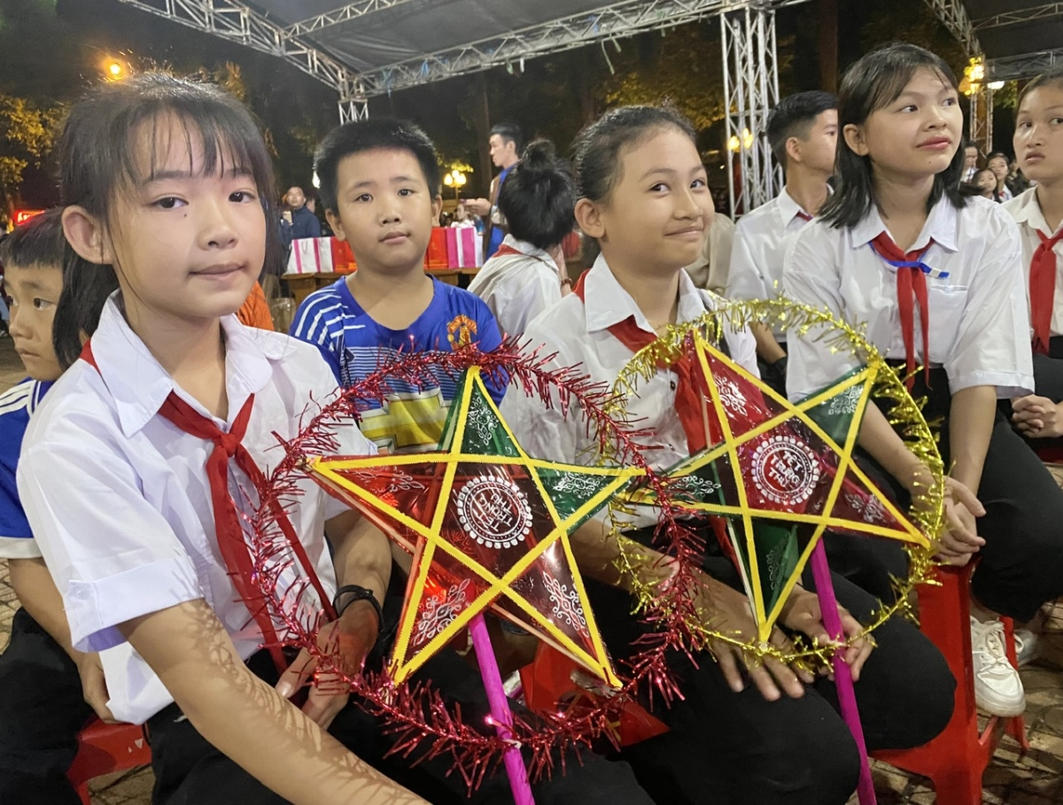 Kon se Dak Lak răm Tết trung thu
 