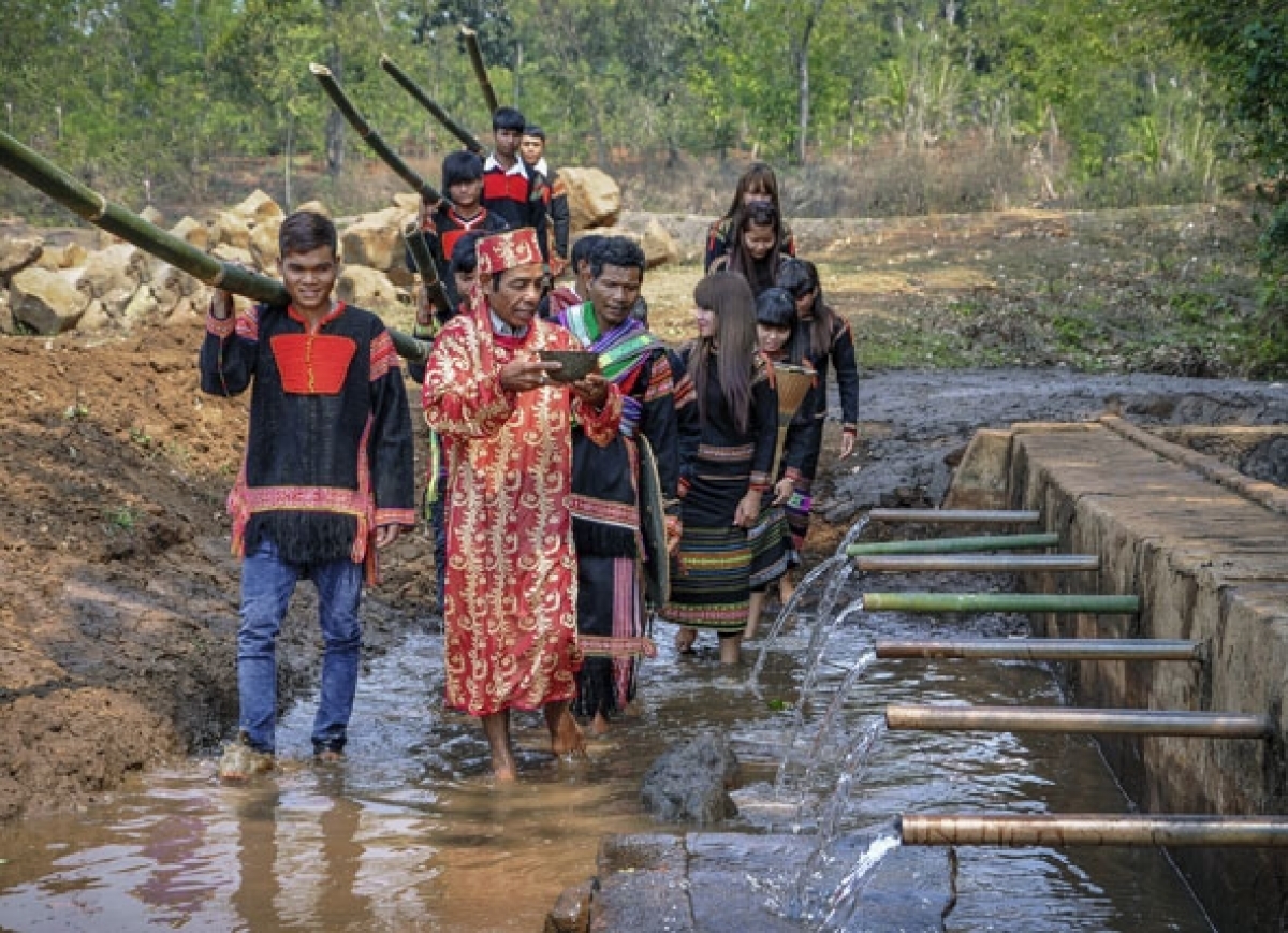 Yaok bangsa jeng hu ilamo karei, ngak jeng thaot binguk ilamo siam gheih