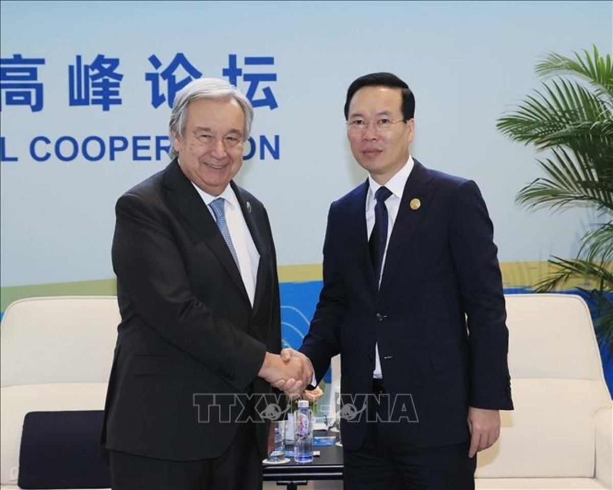 
 Củ tịc lơgar ồng Võ Văn Thưởng mờ Tổng Thư kĭ Liên hợp quôk ồng Antonio Guterres. Rùp: Anih yal tơngĭt jơnau Việt Nam dê