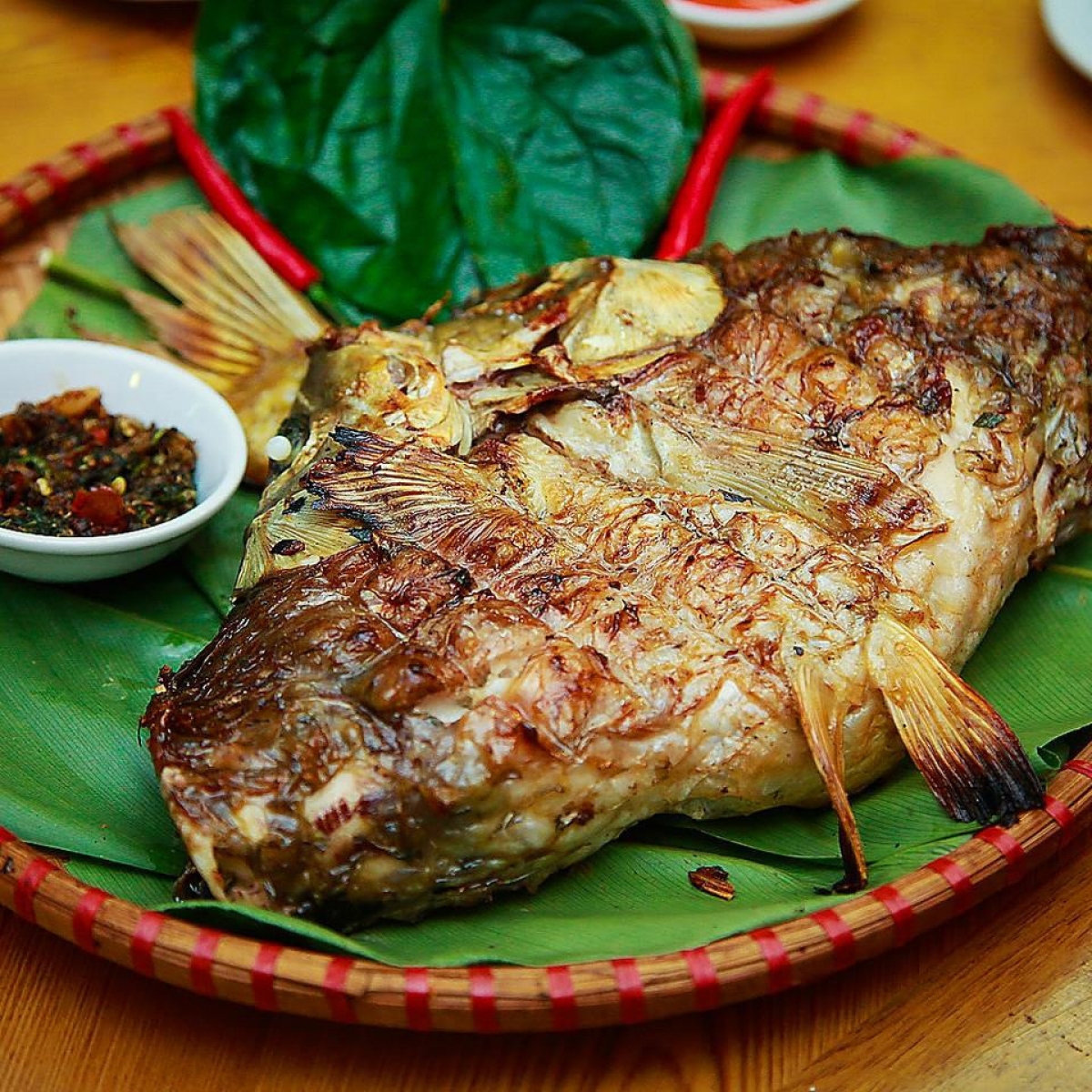 Nghe tên là lạ nhưng thực chất đây là món cá nướng đặc biệt của người Thái ở Tây Bắc.