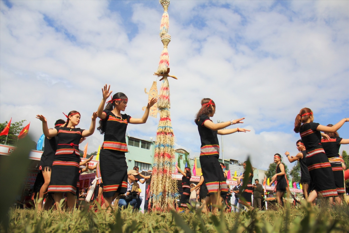 Chanup:Alăng Ngước