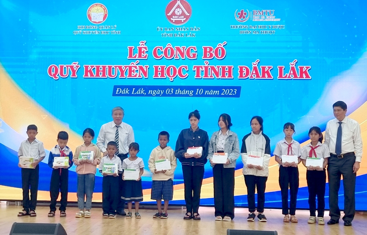 
Jàu priă bơsram dong kờl bơsram sră ai 15 nă kơnòm bơsram sơr lèt gan kal ke, bơsram jak tàm càr Dăk Lăk in