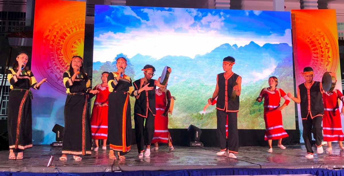 Ală anih nhơl niam ai cau ùr jơi bơtiàn dùl êt nă cau in (Rùp ƀăo Bình Thuận)