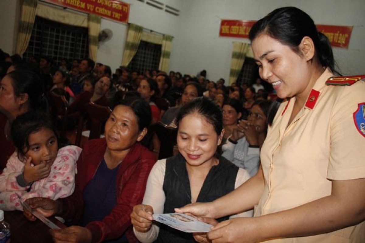 
Kan ƀô̆ Anih jang Kanh sat dăr hơlen trong nơnăm asong hla bar tơroi tơbăt ăn kon pơlei – um iŏk đơ̆ng mạng