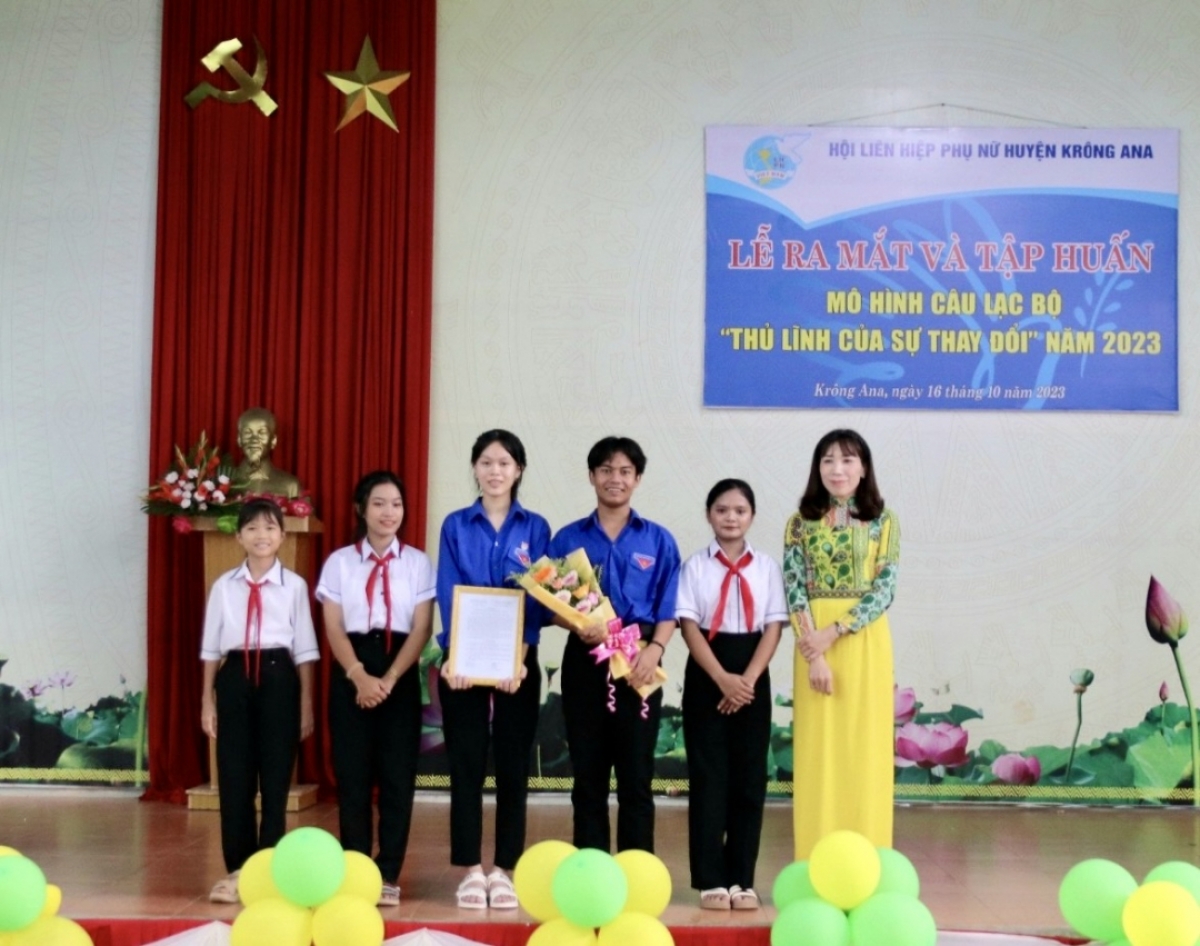 Ăp nuĭh tâm Câu lạc bộ “Tơm me bah nău rgâl”