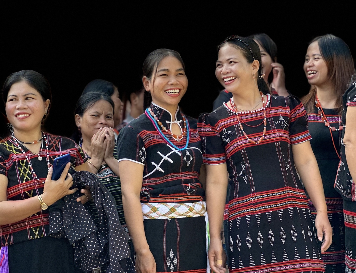 Rài kis phan bơna mờ nùs nhơm bơh làng bol tiah kơh bơnơm càr Quảng Nam ngai sơlơ geh bơtàu tơnguh