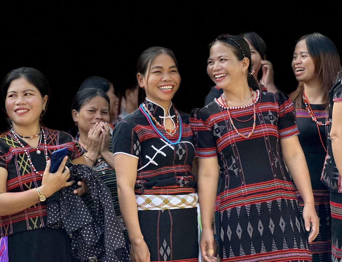 
Tơdrong hơrih sa kơ kon pơlei groi kông dêh char Quảng Nam roi năr roi sơđơ̆ng ‘lơ̆ng rŏ.