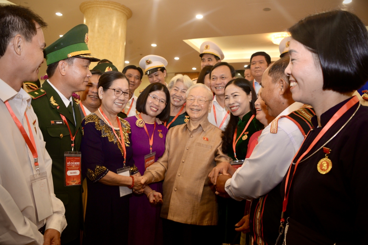 
Tổng bí thư Nguyễn Phú Trọng pơma nuh chơt hơiă hăm khul tang măt