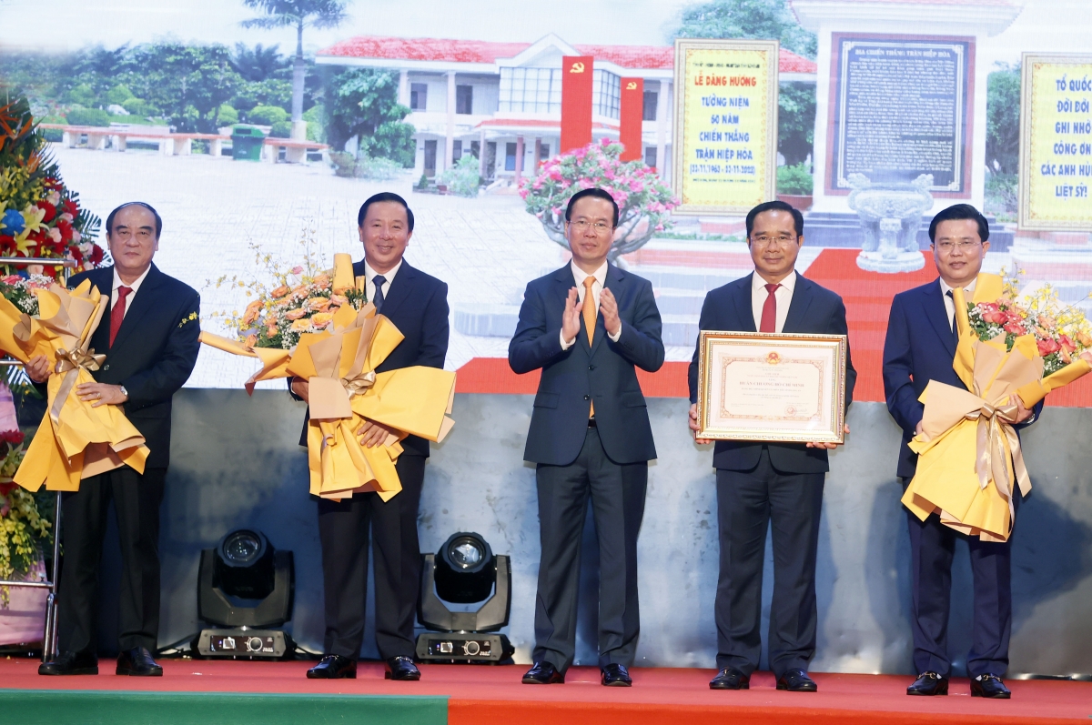 Kơdră teh đak Võ Văn Thưởng pơjao Mê đai Hồ Chí Minh ăn dêh char Long An