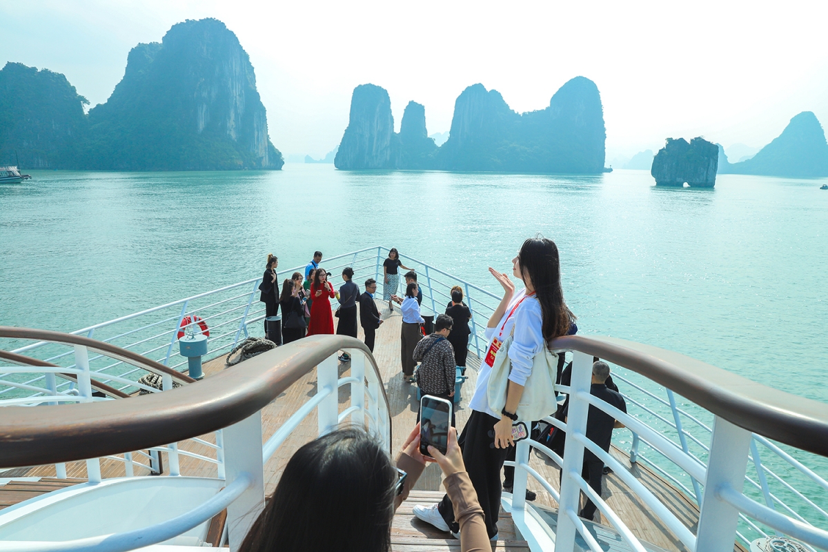 Ƀing khua mua bơni biă mă lơ̆m hyu ĕp lăng anih anom hiam kông ngăn lŏn glai Hạ Long