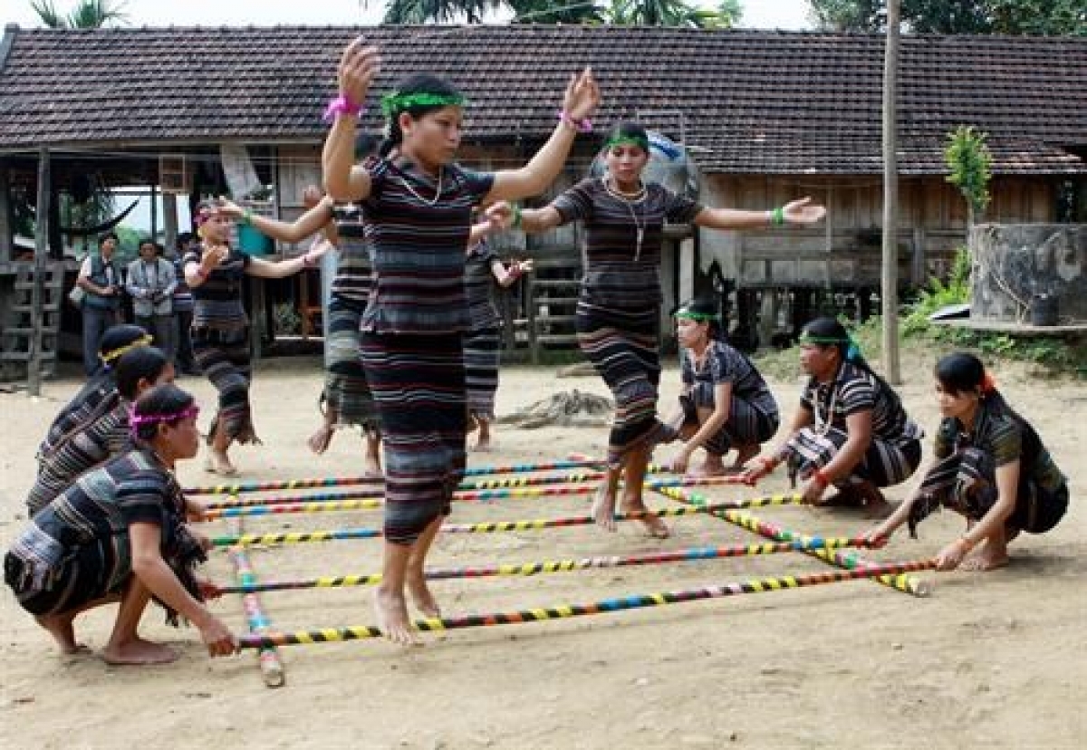 Chanup: Dân tộc và Miền núi