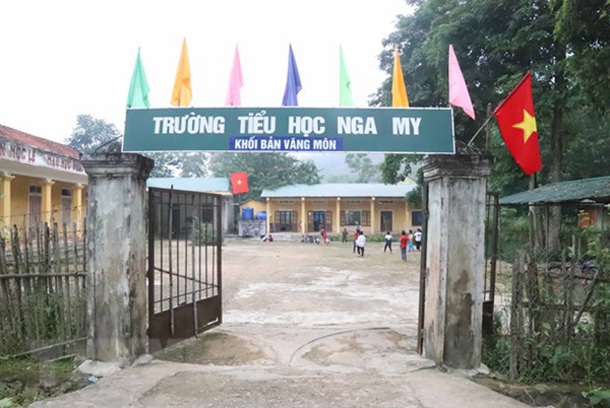Trường Tiểu học Nga My tại bản Văn Môn, xã Nga My (Tương Dương, Nghệ An) là nơi học theo học của sinh khối lớp 5, khối lớp 1 là con em của đồng bào Ơ Đu. (Ảnh: Xuân Tiến/TTXVN)