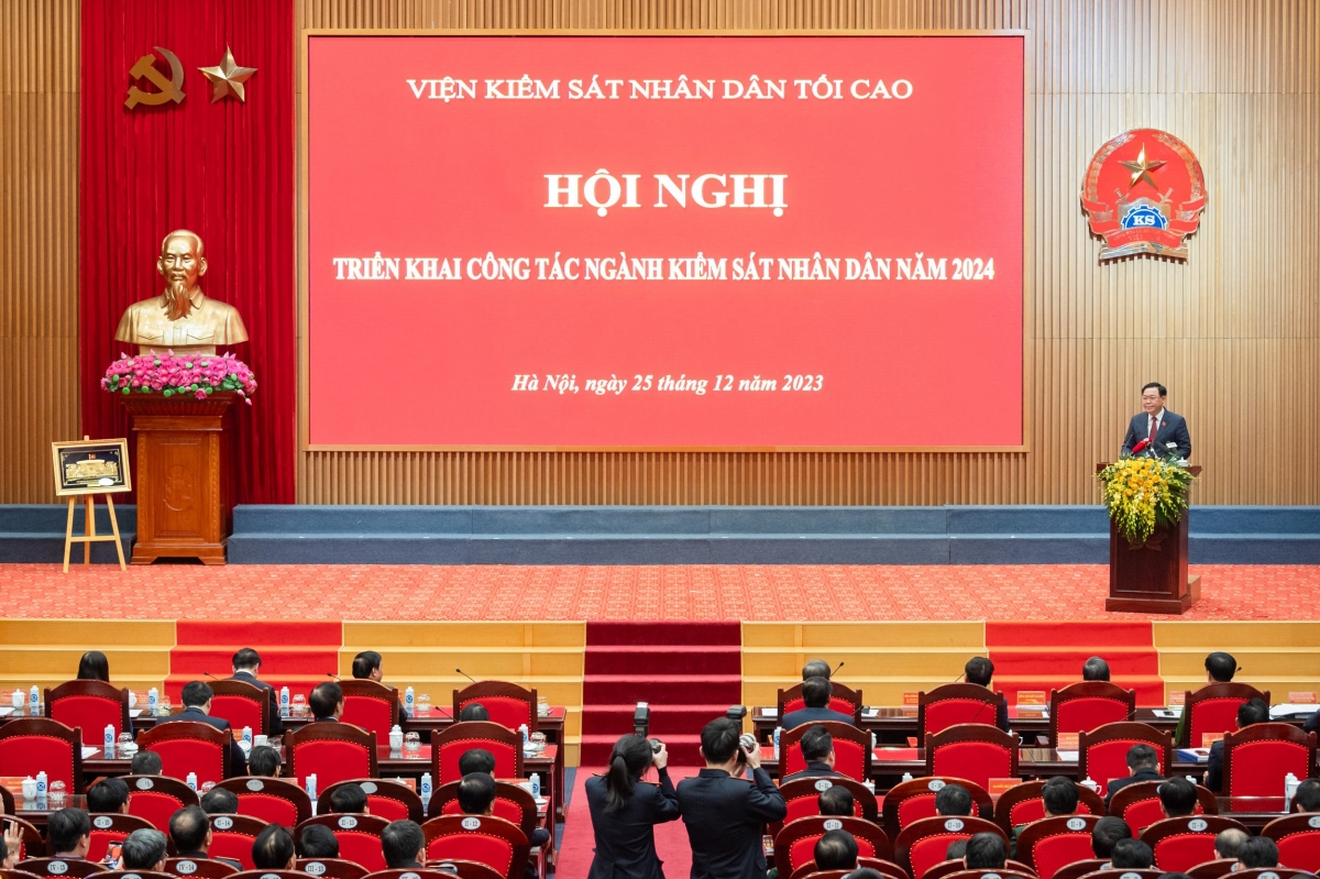 Kăn xiâm hnê ngăn Kuô̆k hô̆i veăng hôp a Rôh hôp tơbleăng hnoăng cheăng kơvâ arak luât