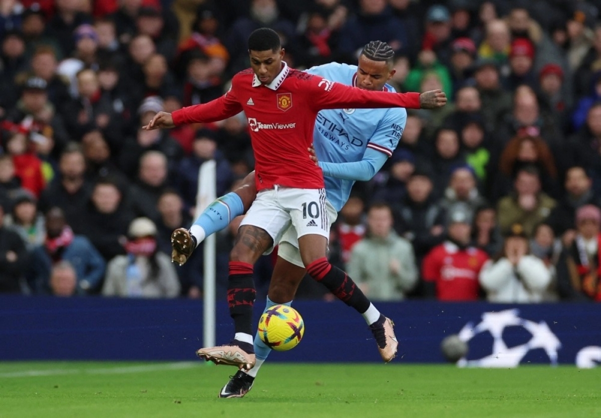 Rashford quyết tâm ngăn Man City giành cú ăn ba (Ảnh: Reuters)