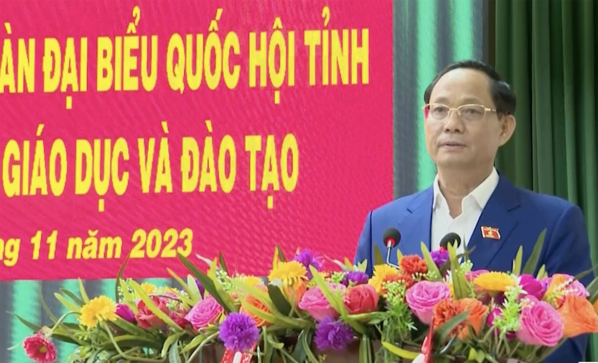 Thượng tướng Trần Quang Phương, Phó Chủ tịch Quốc hội tr’lum lâng cử tri ngành Giáo dục tỉnh Quảng Ngãi.