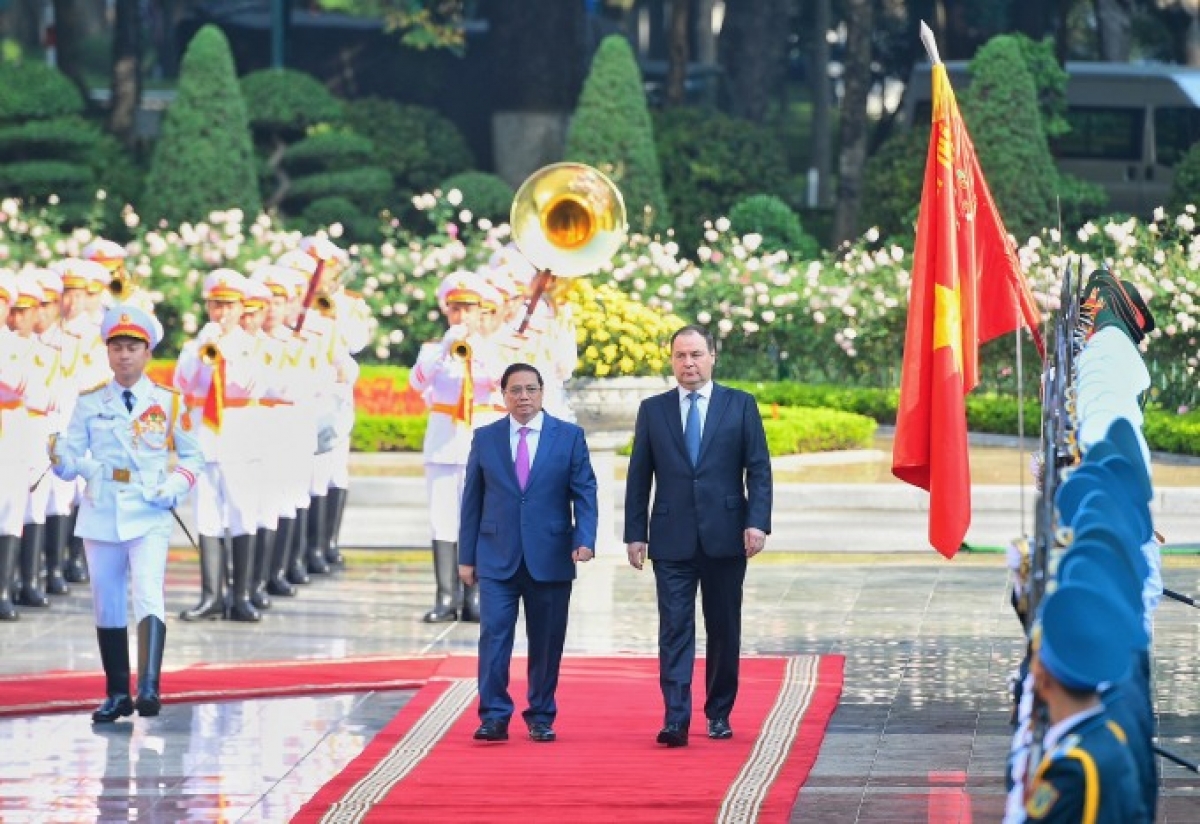 Ngế pro xiâm hnê ngăn tơnêi têa Phạm Minh Chính ƀă Ngế pro xiâm hnê ngăn kong têa Belarus Golovchenko ngăn mâu lêng Việt Nam prôk pơtăng