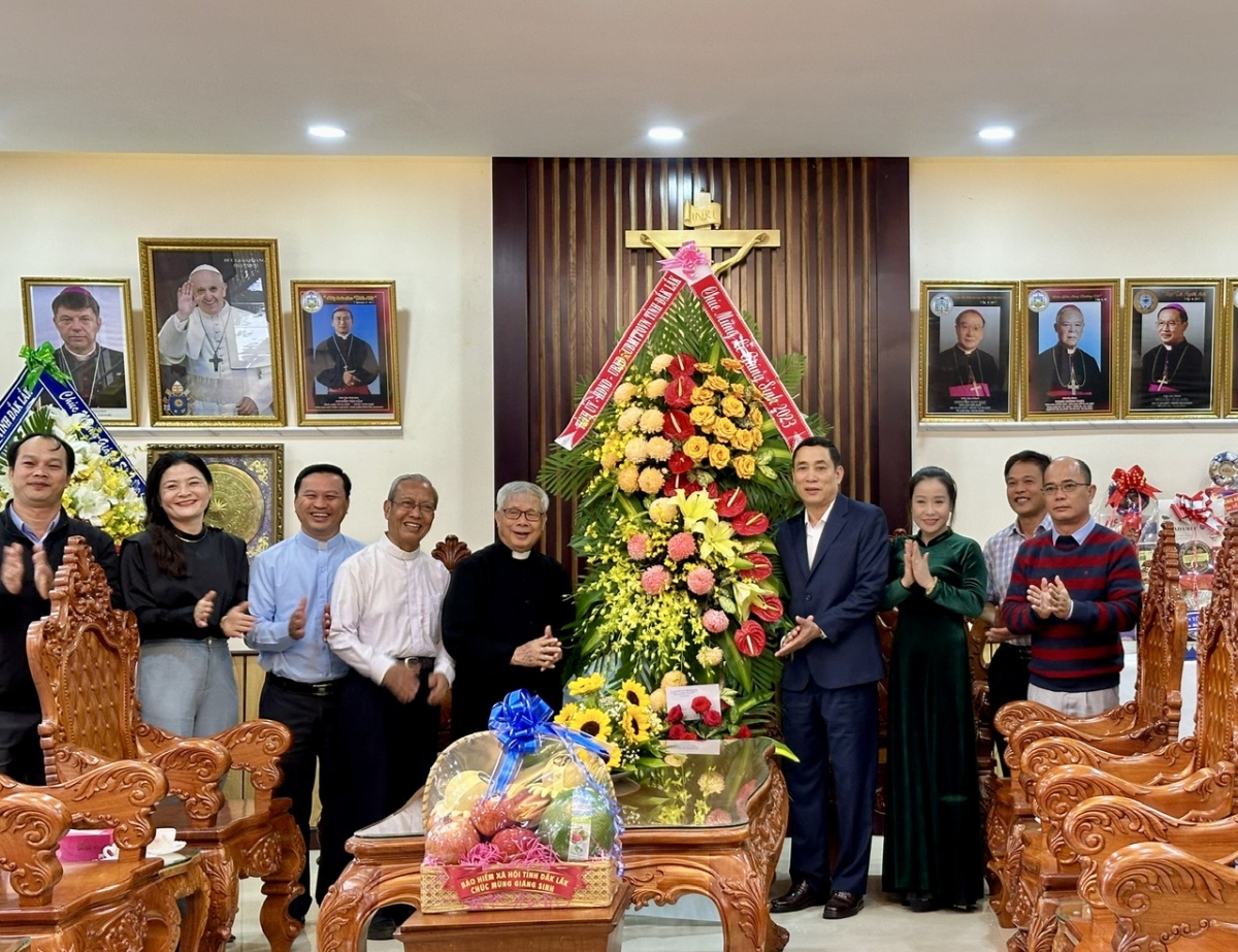 Khu kăn ăm reăng rơkâu a Tíu xiâm pơkuâ ngăn tơdroăng khôp Pâ Xeăng kơpong khu kong pơlê Ban Mê Thuột