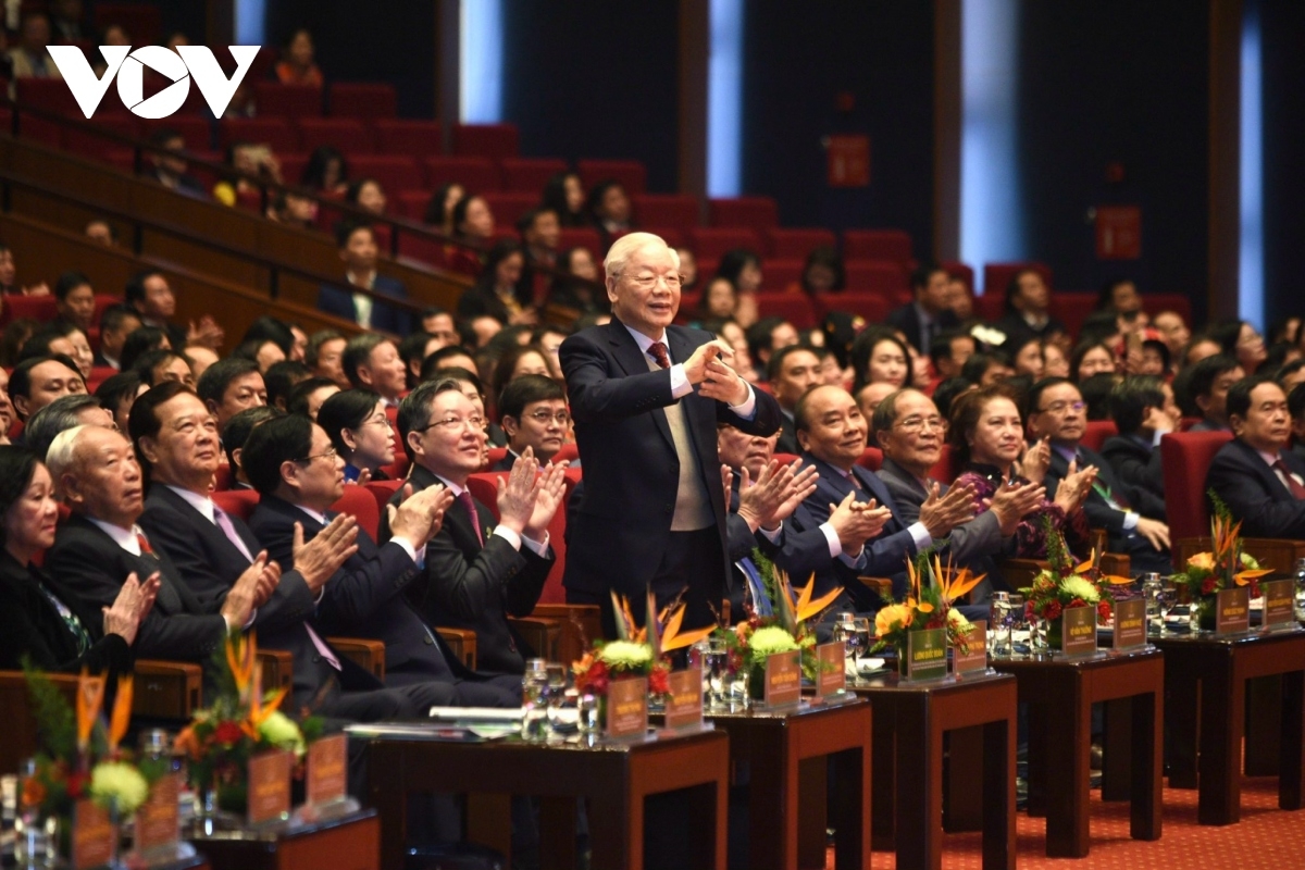 Tổng Bí thư Nguyễn Phú Trọng tươc pâh lâng vêy prá k'đhợơng xay chr'năp đhị  Đại hội.