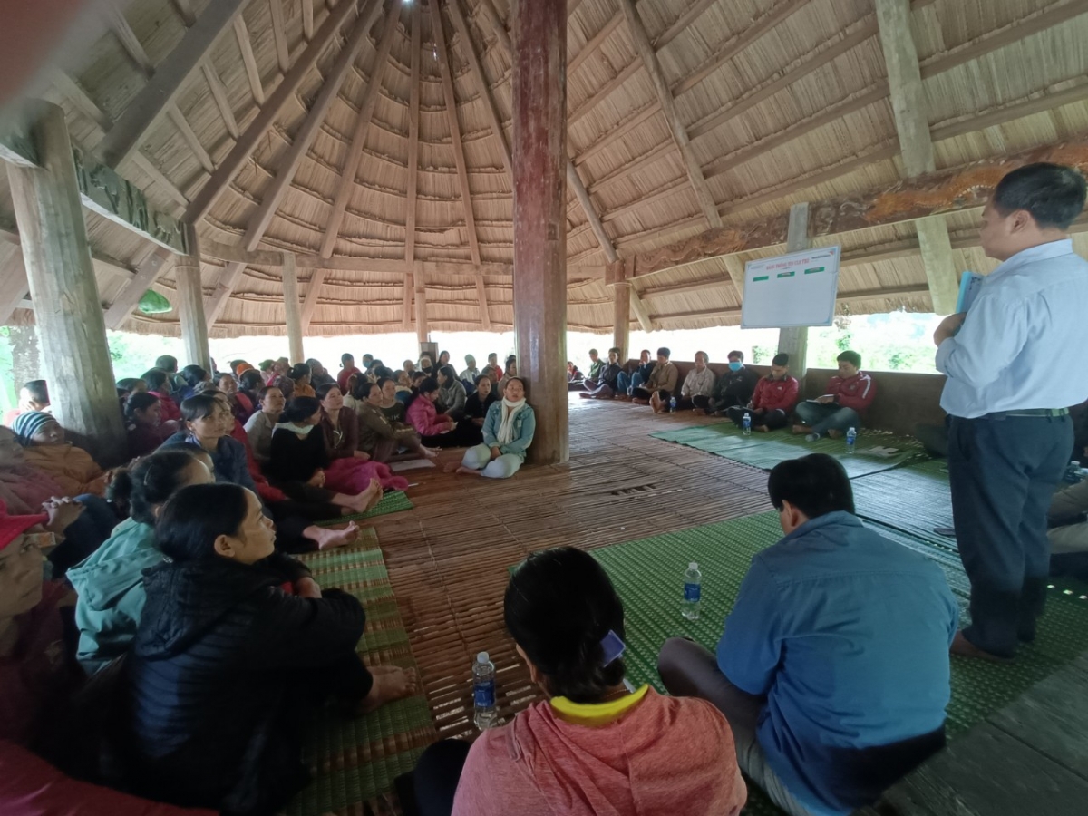 Phòng Lao động, Thương binh và Xã hội huyện Nam Giang, tỉnh Quảng Nam tuyên truyền, phổ biến thông tin thị trường xuất khẩu lao động.