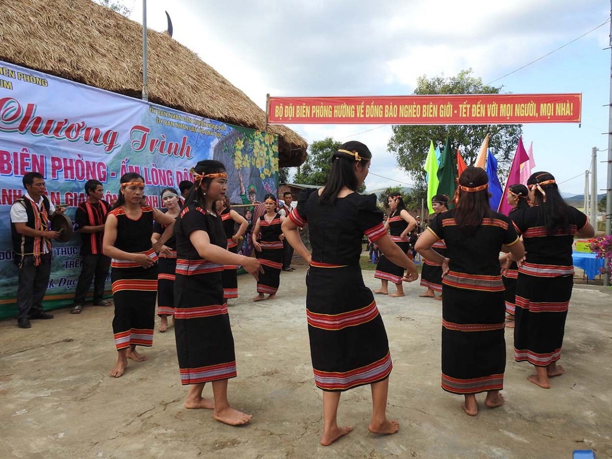 Ngui atông čing hơgor -ayun suang amăng jơlan hơdră “Bơyan bơnga giăm guai pơđao pran jua ană plơi pla”