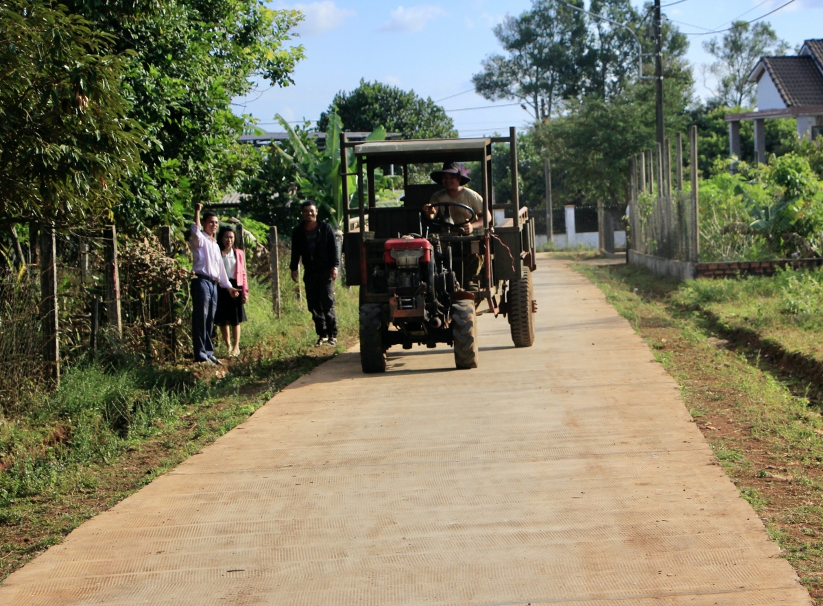 Tơring Hra hrei ‘nâu