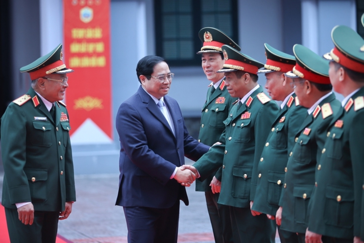 Thủ tướng Chính phủ Phạm Minh Chính tât khâl, ôp uănh pah kan nchrăp tâm  lơh n’hanh mbah rhơn Tết cán bộ, tahen Tổng cục II