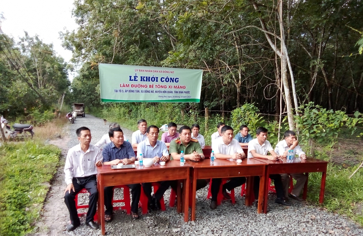 Peih praong jalan, yaok piluh baoh sang rahra di dua gah jalan halain hatain yah klaak yaok ratuh met paga