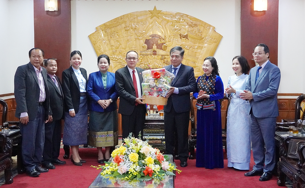 Phó Chủ tịch Thường trực UBND tỉnh Quảng Bình mong muốn quan hệ hai tỉnh ngày càng phát triển.