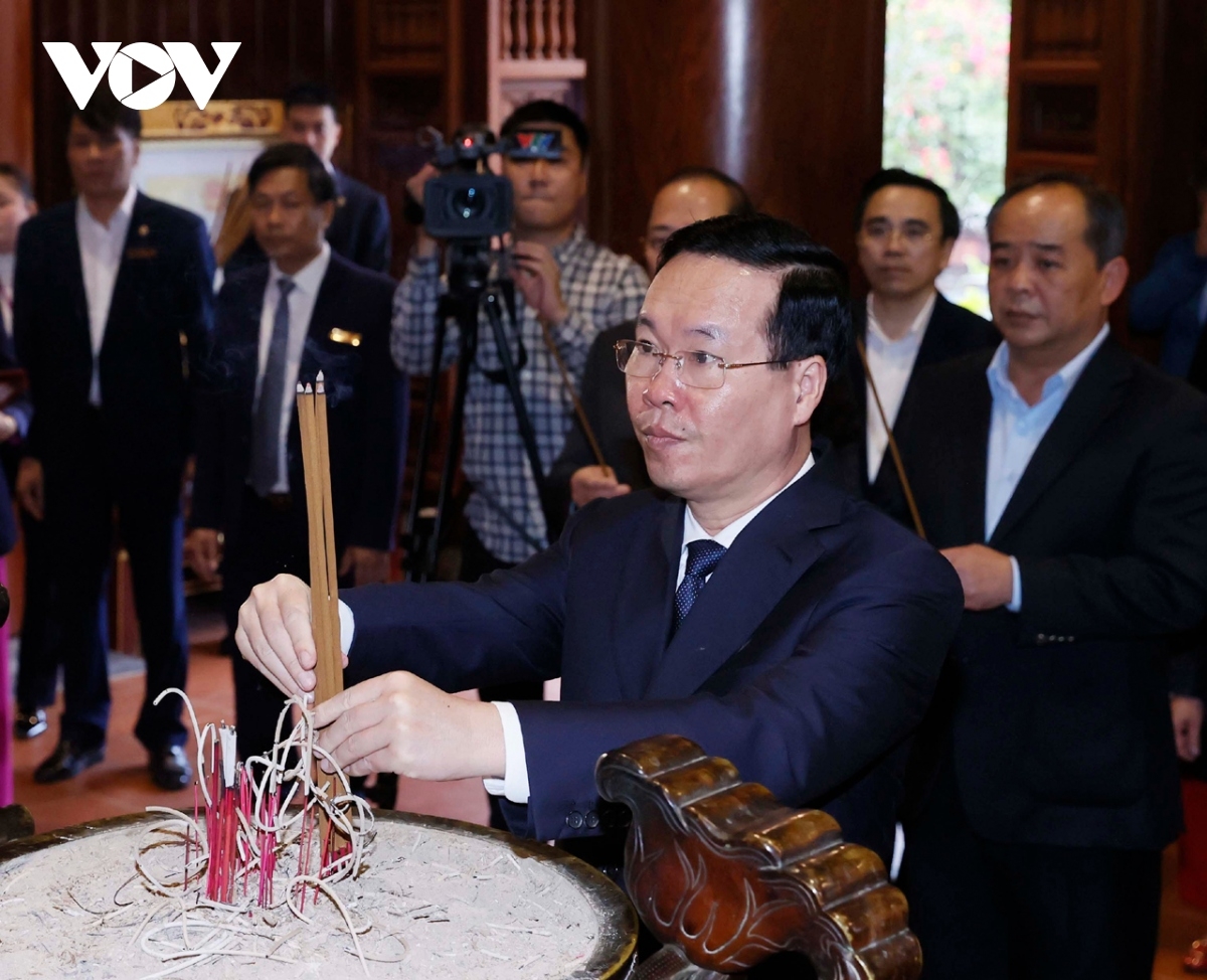 Kruanh dak Võ Văn Thưởng an nkao, mpoh nhang nkah gĭt Kruanh Hồ Chí Minh ta Nkual Di tích Ngih dak Kim Liên, Nam Đàn, Nghệ An
 