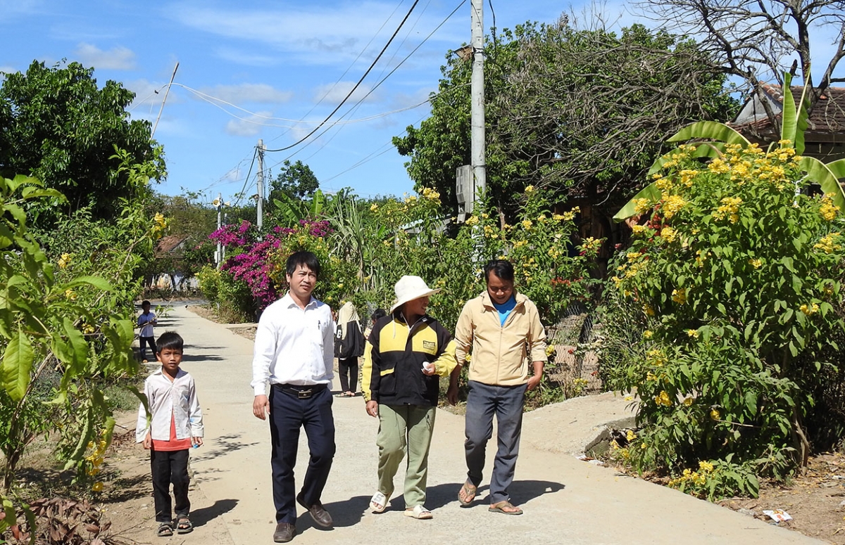 Môi to troăng thôn pơlê a cheăm Ya Ly, tơring Sa Thầy