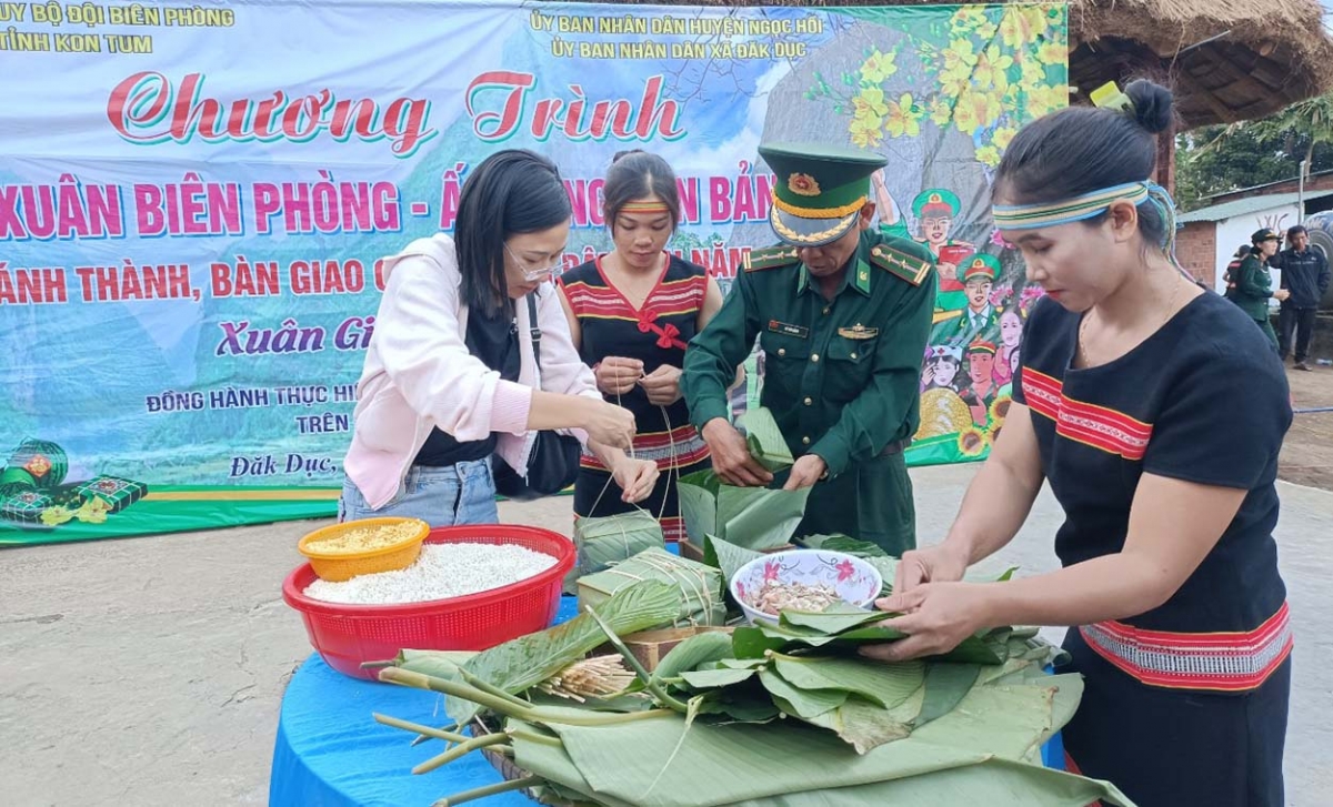 

Kăn ƀô̆, lêng đông tơkăng kong Dục Nông tơkŭm po tơ’noăng kơxuô, pế kơƀăn tơxông tung ‘’Hâi tơkŭm dêi pó kơdrâm sôk ro pro kơƀăn tơxông’’ rơnó Têt Lo hơnăm nếo 2024