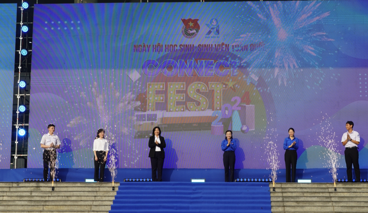 G'luh tơơp bhrợ T'ngay Mr'hal học sinh, sinh viên prang k'tiêc - Connect Fest 2024 (Chanup: Vũ Hường)