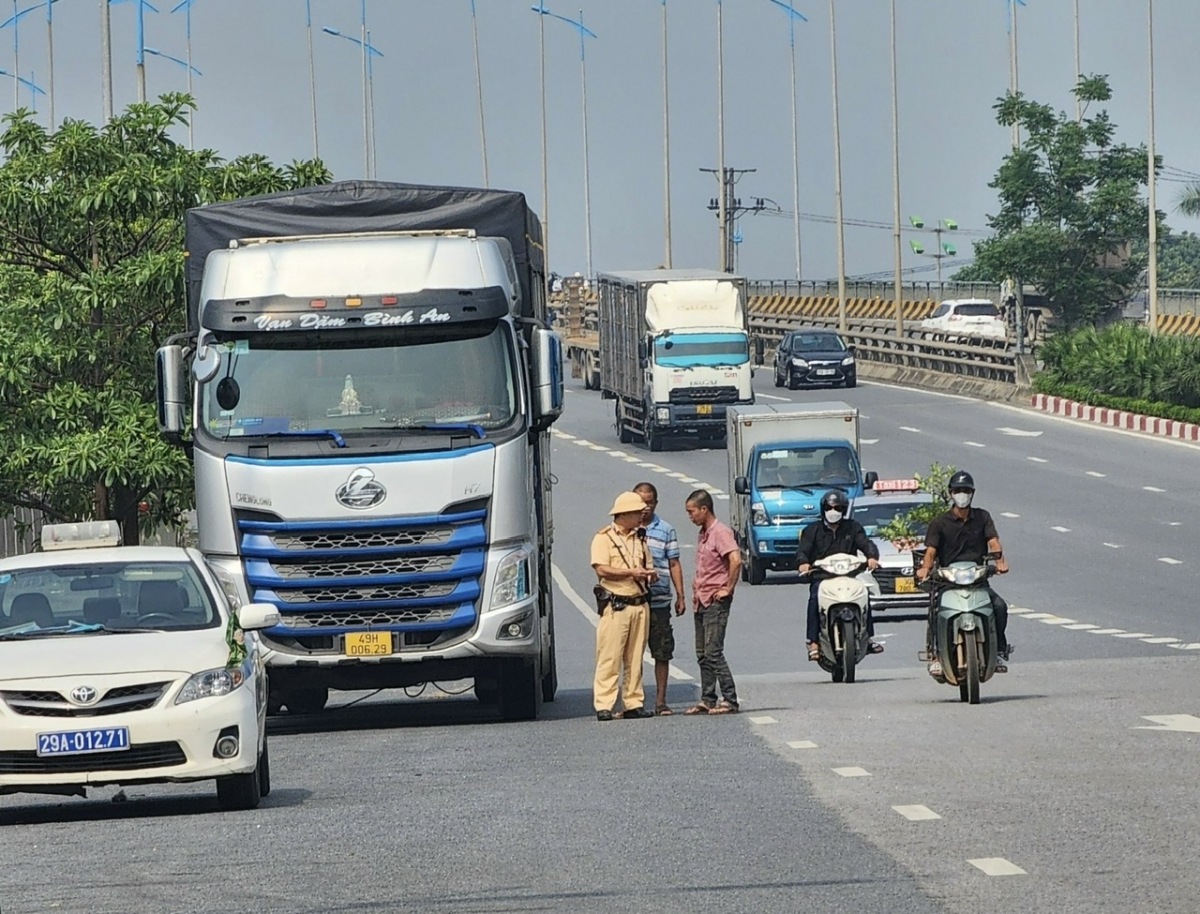 Mintri Công an brei peih ngak tukvak tabung glaong piah samar drah pacang caga dom bruk ngak suan