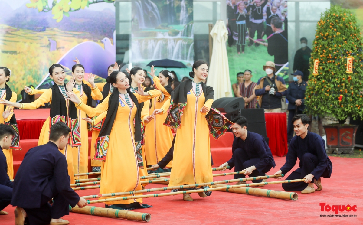 Harei pataom "Sắc Xuân di grauk labik dalam taneh ia” thun ini hu 200 urang di 28 bangsa