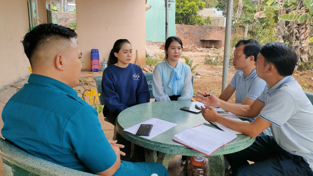 
Nguyễn Thái Hạnh Nguyên (ơm dơ̆ 3 bơh đah ma) dan lòt ling is mờ kơ̆p kờñ geh pơlam tàp nàng dờng pràn rlau tai