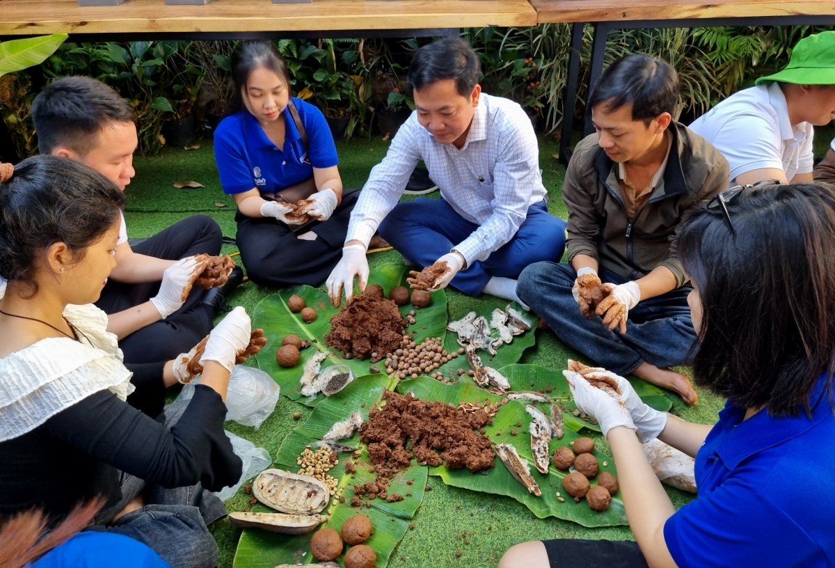 
Đoan viên hơdruh tơdăm păng kon pơlei atŭm pơjing "kơdŭng găr hơdrĕch"