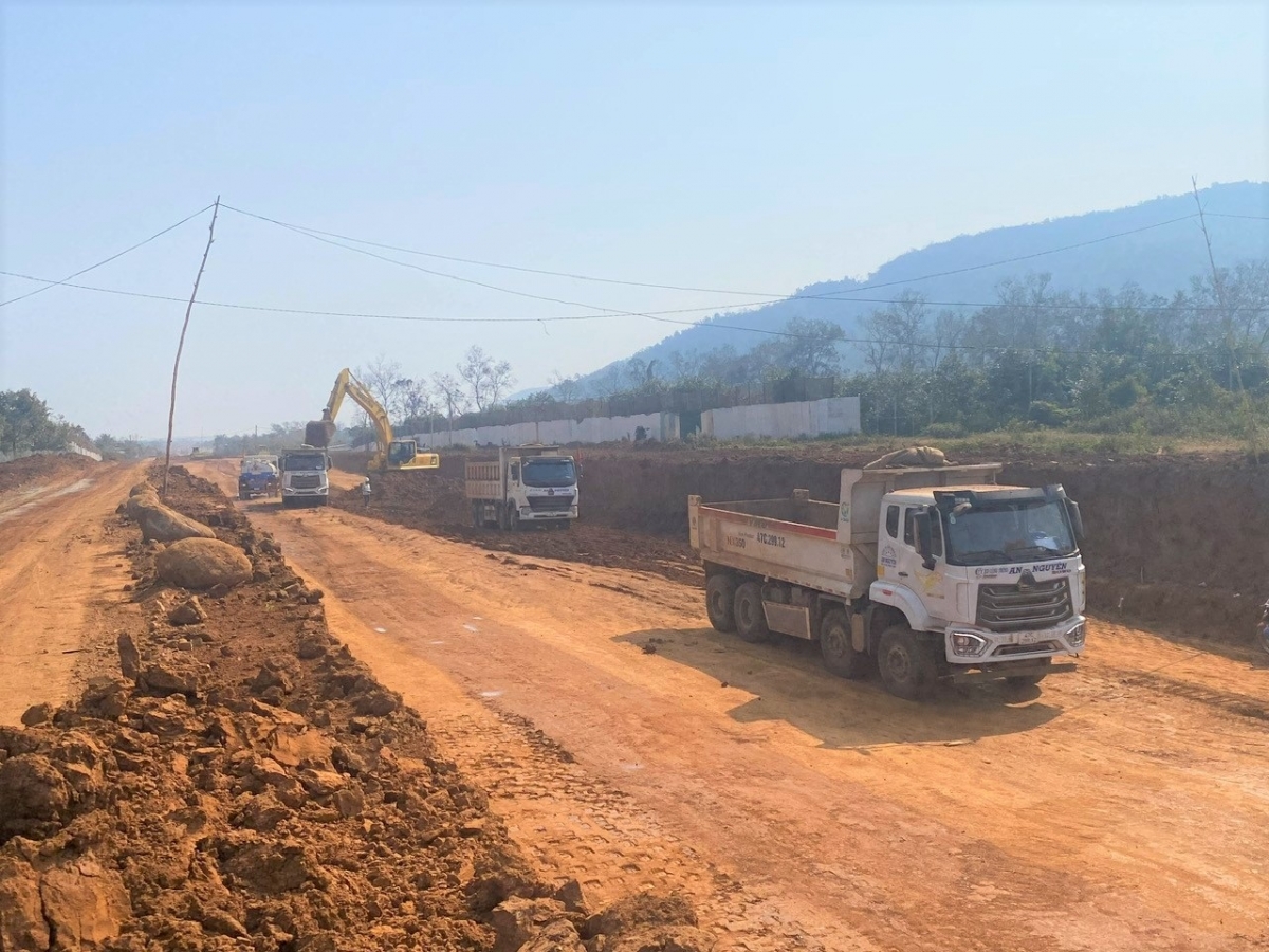 
Rim hơnih jang pơprŏ hơmet tôm gre kmăi kmŏk iung jang ming man păng lăng ba tôm tơdrong tơgŭm hơpăh ăn bơngai jang.