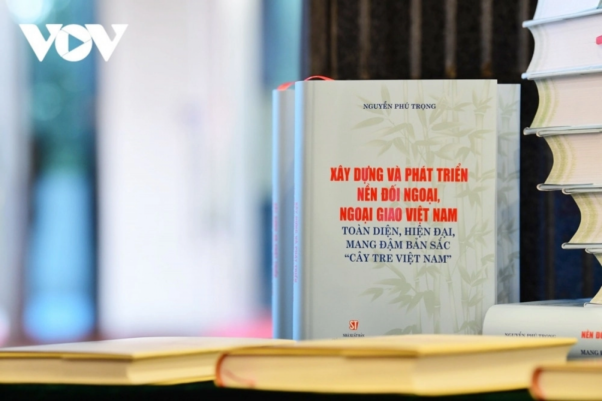 Cuốn sách của Tổng Bí thư Nguyễn Phú Trọng về xây dựng và phát triển nền đối ngoại, ngoại giao Việt Nam.