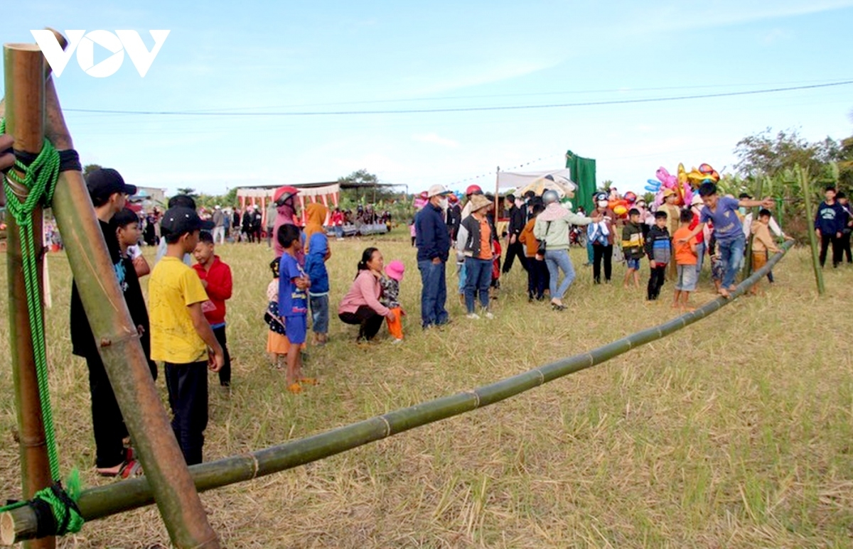 Bấc bhiệc bhan pr'hay ta bhrợ chi ớh bêl apêê t'ngay nâu.