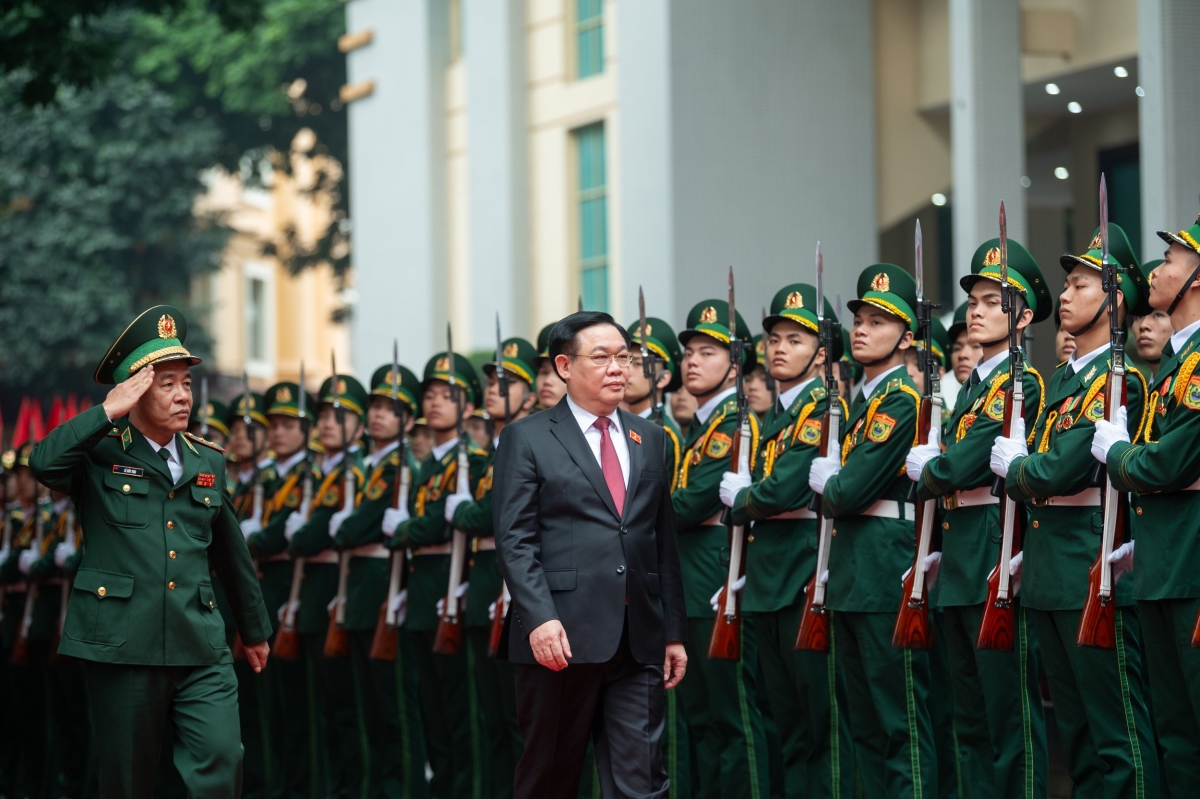 Khua pơ ala mơnuih ƀôn sang dêh čar, čuă, pơpŭ têt kơ khua mua, ling tơhan pơgang guai dêh čar