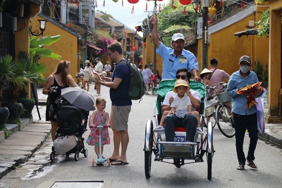 T'mooi bha lang k'tiêc tươc Quảng Nam dưr bâc coh bêl Tết Nguyên đán. Chanup:Báo Quảng Nam